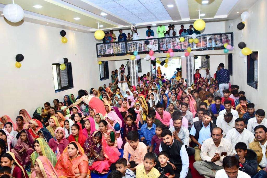 Pastor Abhishek Khihuri with youth group in Rajasthan